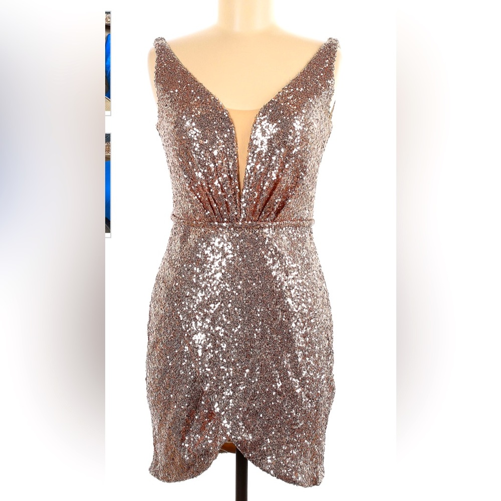 La Femme Deep Illusion Plunge Gold Sequin Dress. Sz 6